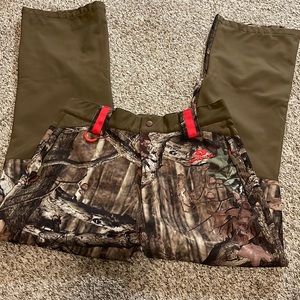 Mossy Oak insulated pants. Very good condition
